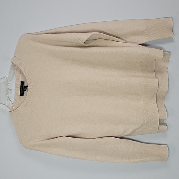 Tahari Sweaters - Tahari 100% 2 ply cashmere sweater cream
